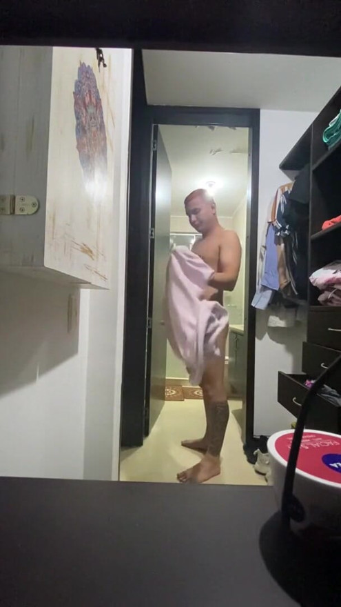 Recording my brother in law when he leaves the bathroom | Clip 1