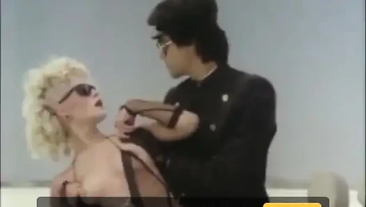 Электрический синий: секс-модель файл 3