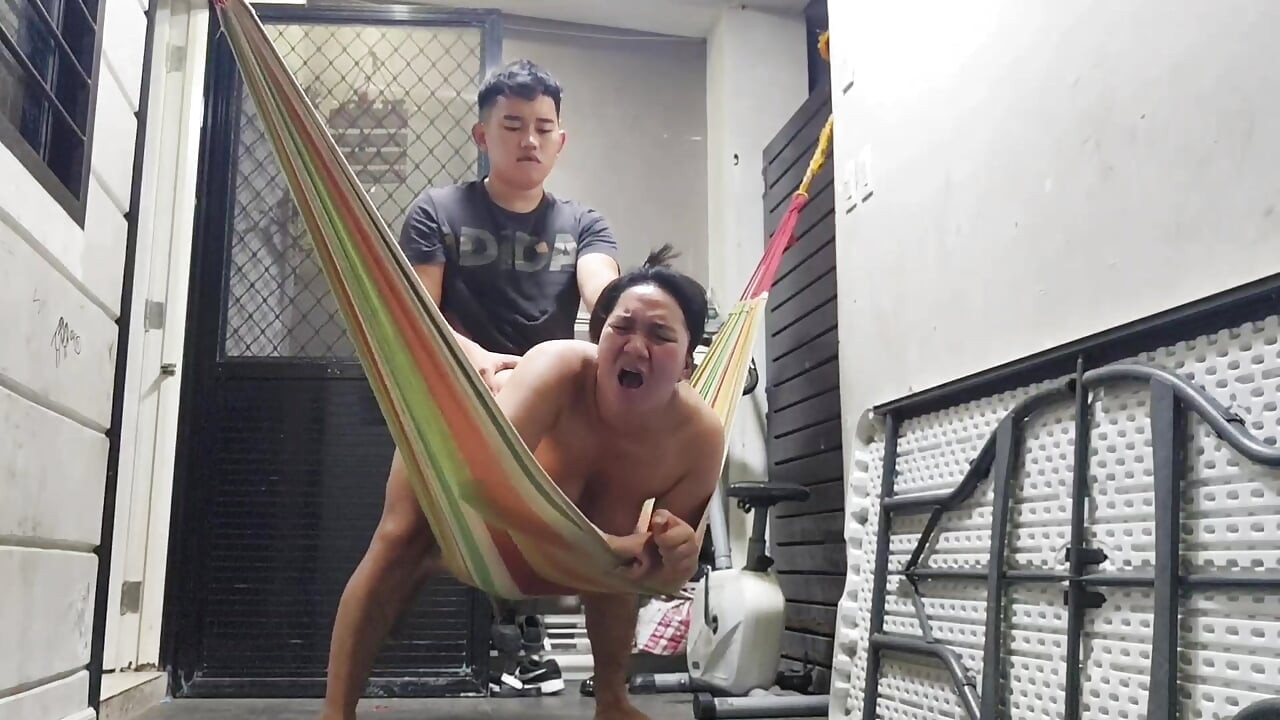TANTE SEKSI ASIA DIENTOT HABIS-HABISAN SAMBIL BERTUKAR PASANGAN