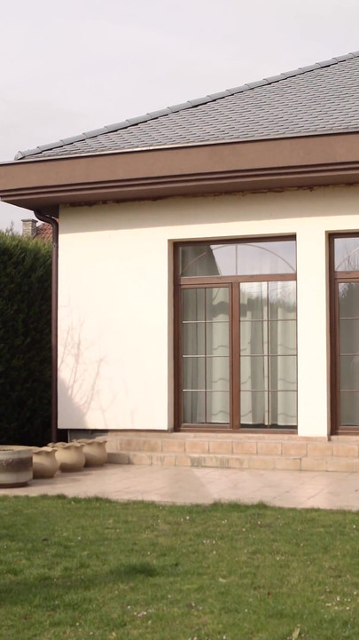 Stranger in a Big House Knows How to Warm You up