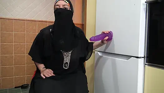 Арабская жена куколда и муж с маленьким хуем