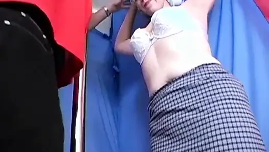 Tıknaz üniversite öğrencisi özenti striptizci yarak emmek istiyor