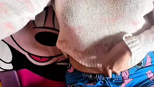Oh, wanita kolombia melucuti pakaian dan menyentuh vaginanya!