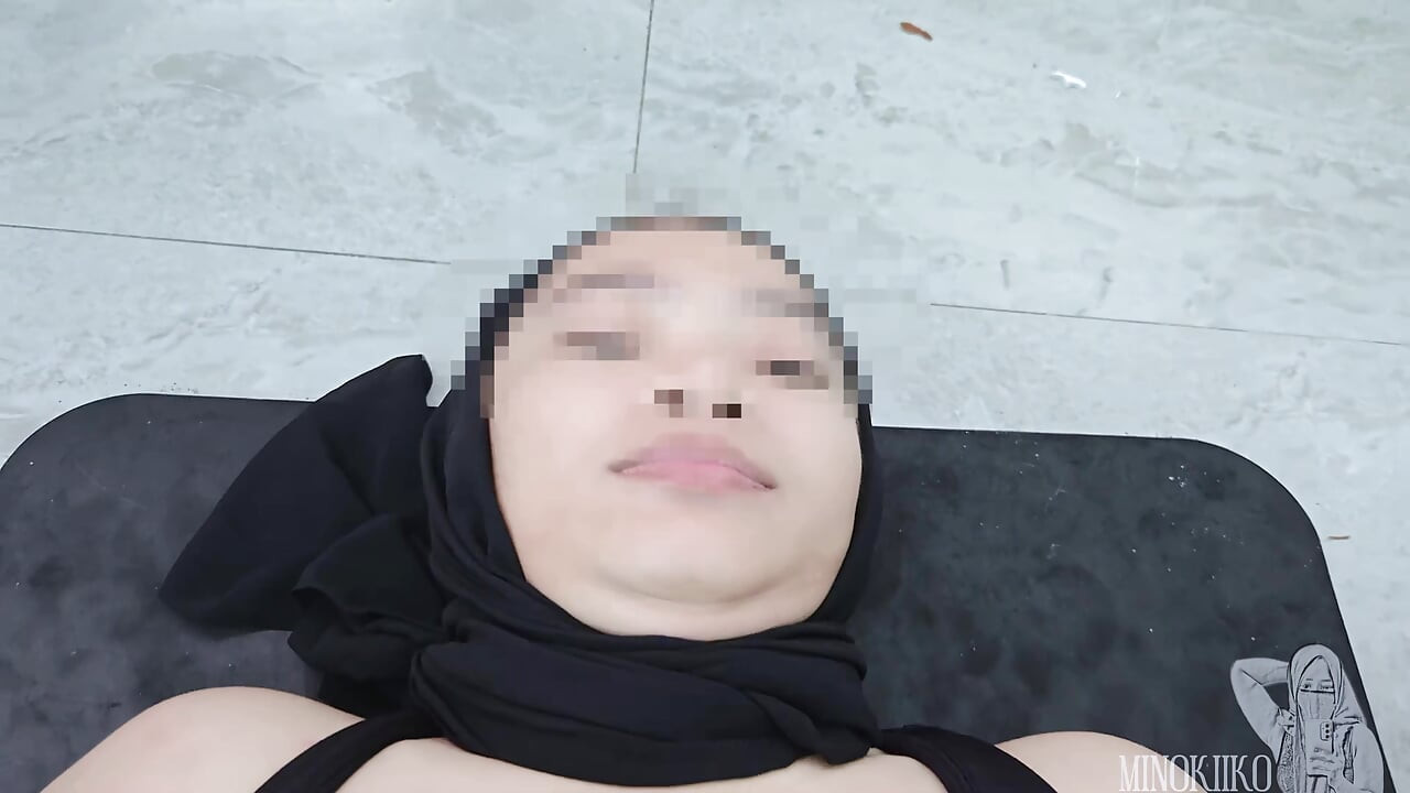สาวฮิญาบชาวเอเชียชอบอาบน้ําน้ําเงี่ยน - คลิปสั้น Minokiiko