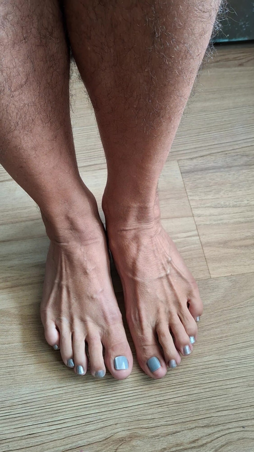Showing off my big veiny feet