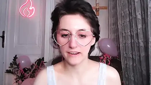 Camgirl voller busch unter dem nachthemd
