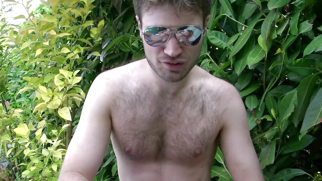 Het blondin blir knullad i poolen
