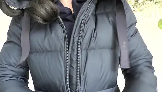 Tes zipper dengan baju warna biru tua, lady victoria valente