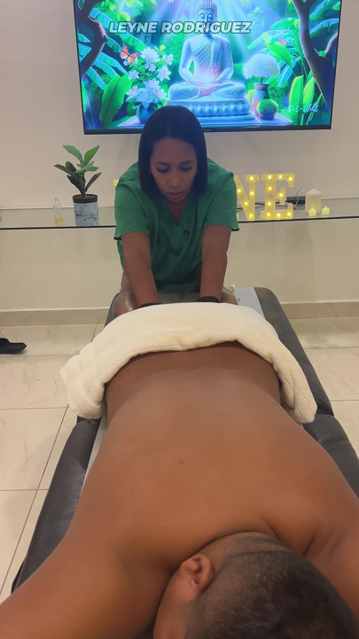Leyne Rodriguez: Hot Latina in Massage Uniform Gives an Intense Oiled Session