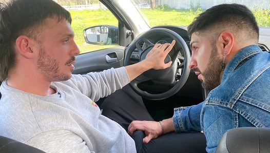 Esquecer um telefone em um carro pode ser o começo de uma das histórias gays mais quentes que você já viu