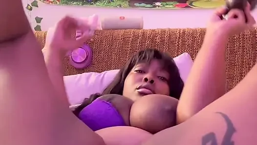 Ebenholz mit dicken titten, perfekter körper, solo-muschi-masturbation