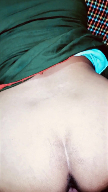 الزوج والزوجة يشاركون لحظة رومانسية 2 | مقطع 1