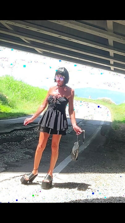 Sway One's Hips Under the Bridge
