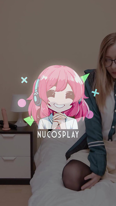 Mary cosplays orgazma ihtiyacı olan inek bir öğrenciyi fena sikiyor