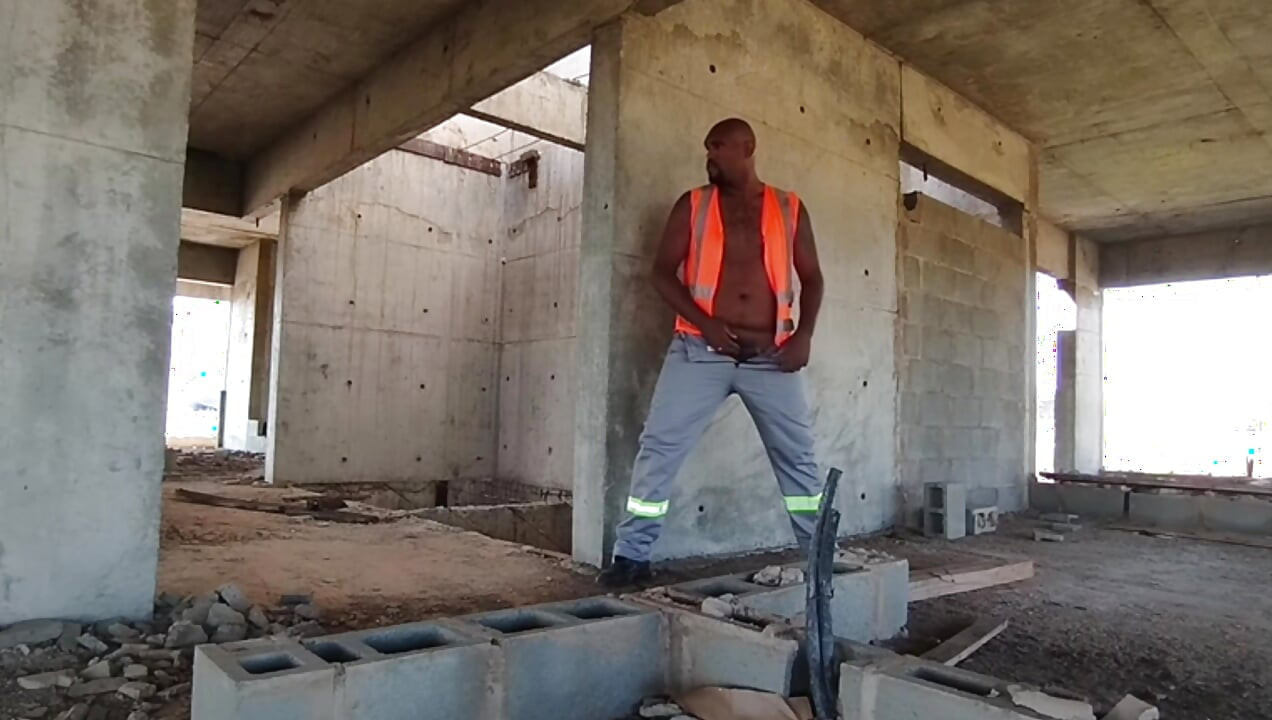 After Work I Went to the Construction Site to Enjoy Myself