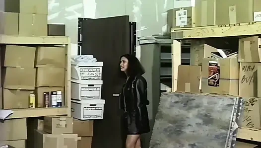 Большой жесткий член и готовые на это шлюшки