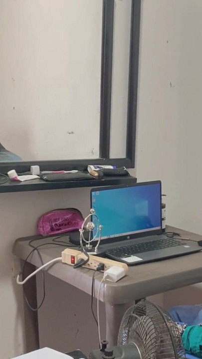"Ateşli götlü hizmetçi patronunu sert seks yapmak ve amına boşalmak için baştan çıkarıyor. İspanyolca porno"
