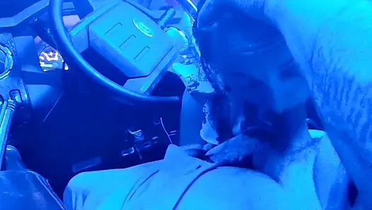 Kamyonumda oral seks ağzıma boşalıyor