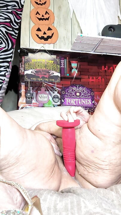 Su nombre está en las paredes del baño para una buena llamada