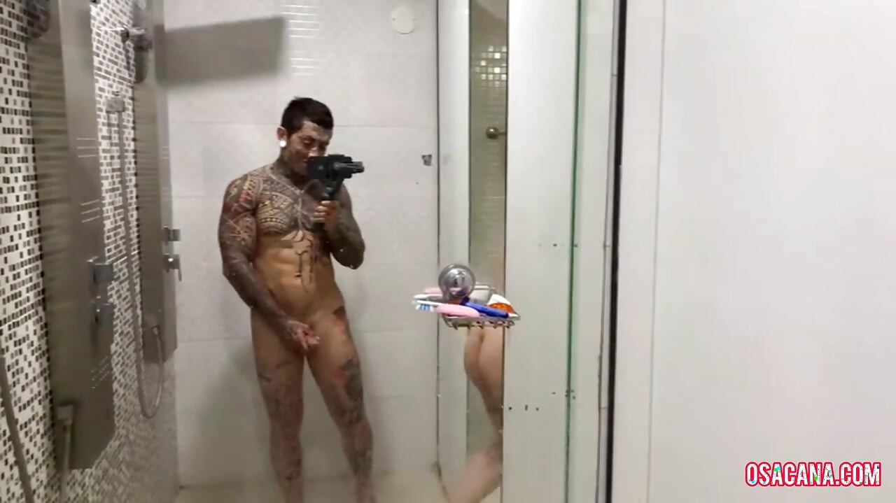 Amator cu sâni mari și atrăgători