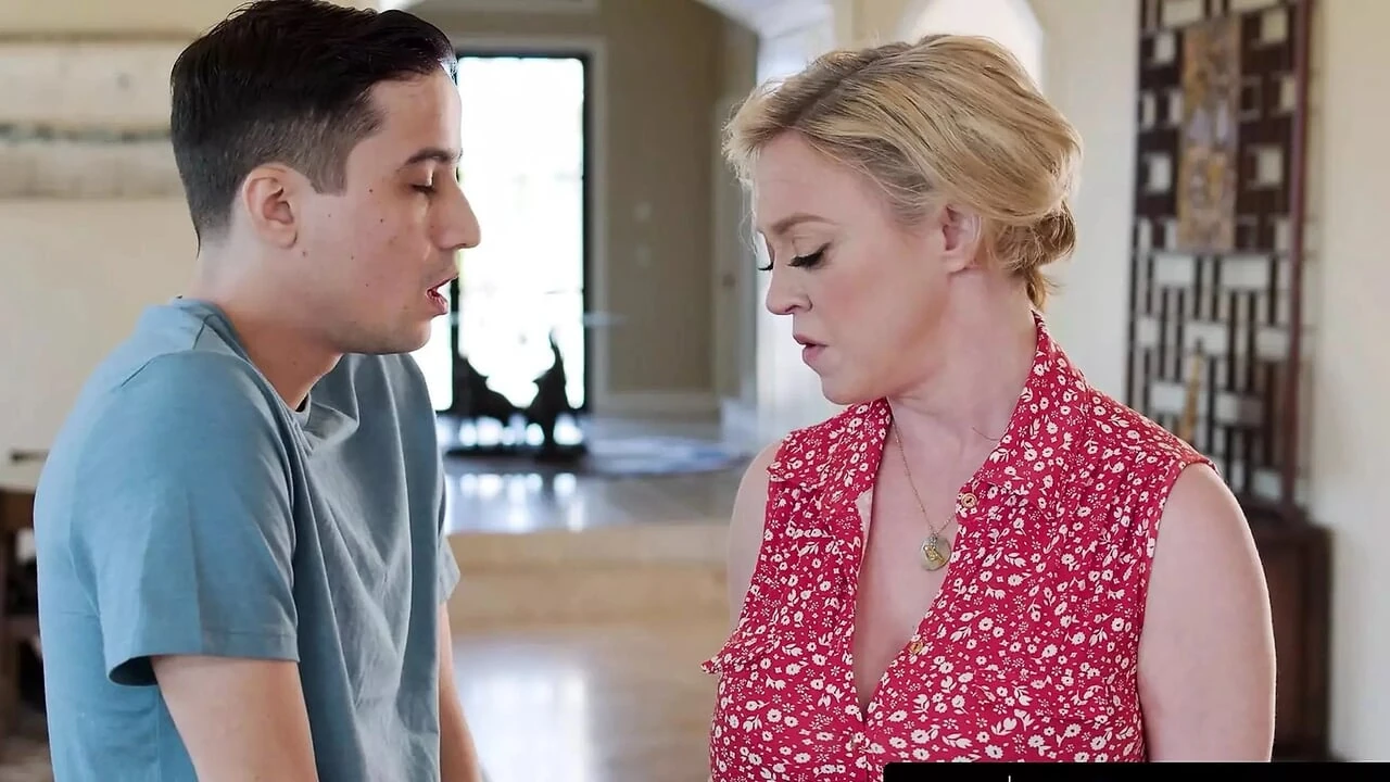 MOMMY'S BOY - Pervert Busty MILF Dee Williams Lets Her Stepson Hard Fuck Her To Boost His Confidence