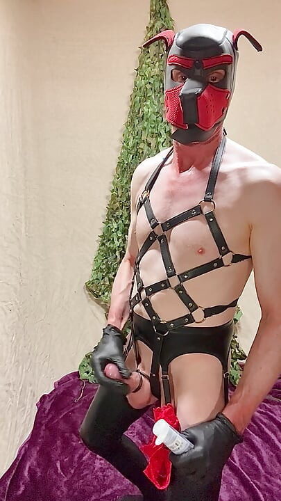 Kinky Male Masturbation And Sniffing Panties