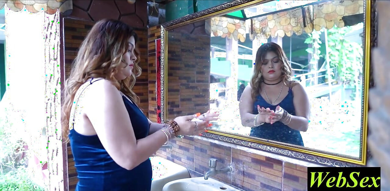 Yaramaz kameralı adam güzel modeli sikiyor! Hintli model gerçek seks