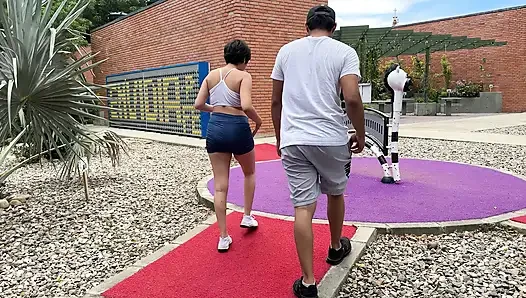 Adik tiri latinaku yang seksi minta aku ajarin dia main xylophone tapi dia belajar nyepong kontol besarku