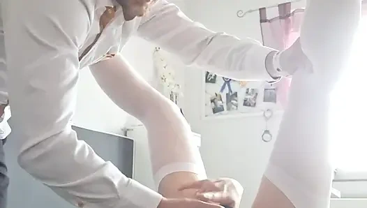 Bir kaltak dildolarıyla boşalıyor