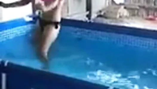 Baile del toto en la piscina