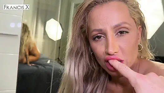 Cewek sange rambut pirang dicrot di dalam