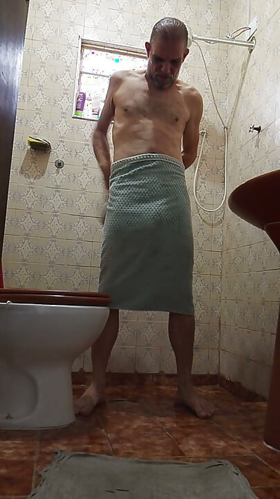 Komm, gib mir deinen Arsch in der Badewanne