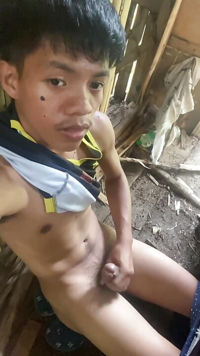 Outdoor Pinoy Twink Hook up- Wanking, Deep Blowjob & Mouth Cumshot