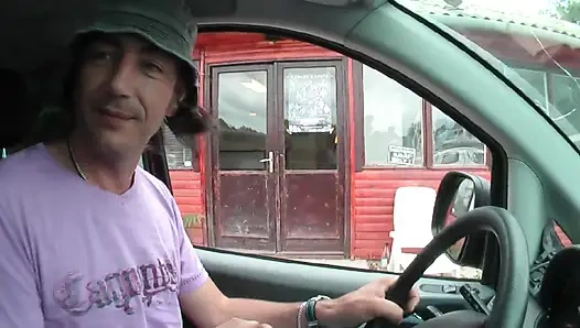 Sarışın Oyuncak Erkekler Tarafından Sikiliyor Ve Emiyor