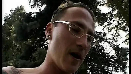 Vollbusige blonde deutsche MILF genießt intensiven analfick