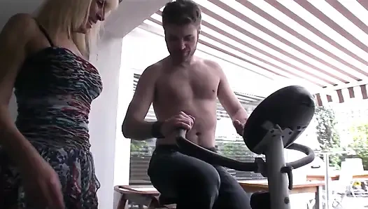 60 Cougar Gets Pussy Licked