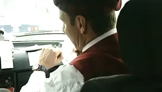 Heiße deutsche schätzchen genießen analorgie kurz vor dem Motogp-rennen