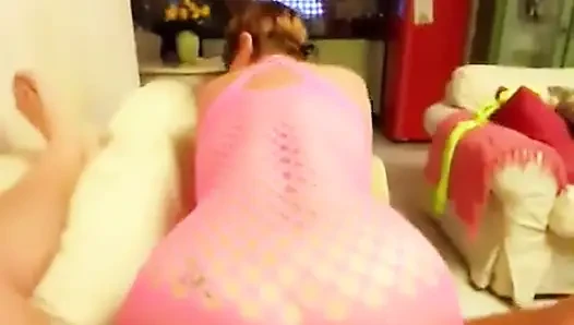 Pantat bahenol cewek ini dientot habis-habisan sama kontol besarku pakai butt plug