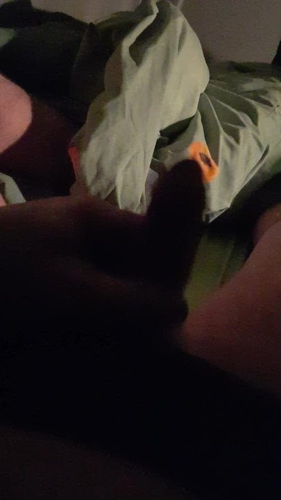 Den schwanz mal hart wichsen ......