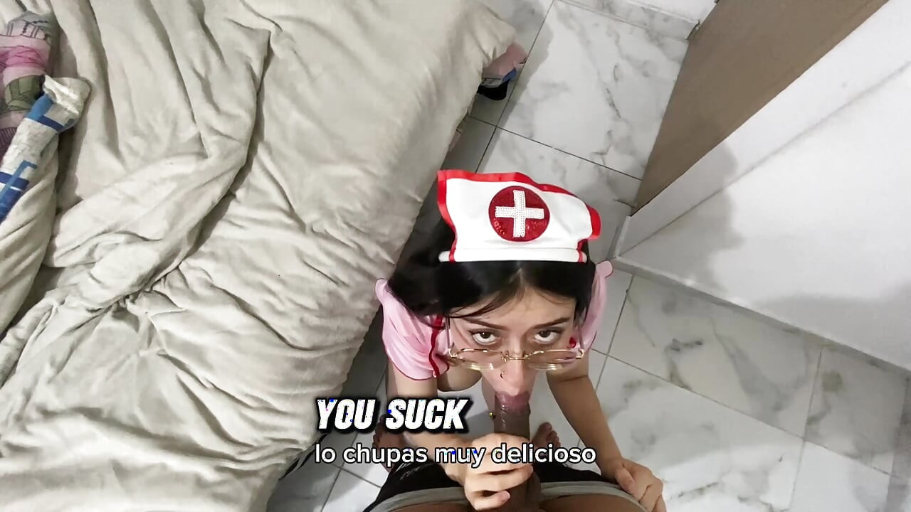 Hemşire hastaları arıyor ve boşalana kadar onlarla sikişiyor.