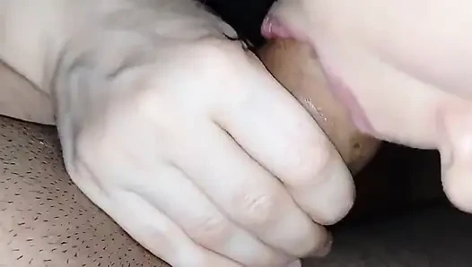 Seks oral sampai crot di dalam, mulut adik tiriku dicrot sperma hangat