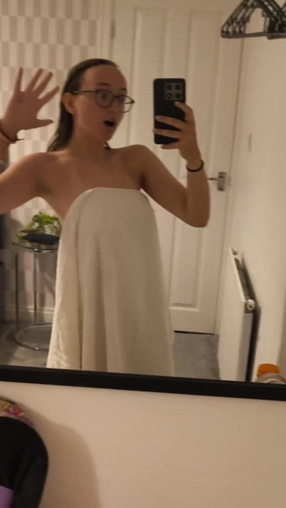 P0RN0 DE EMEJOTA - Emejota out of the shower and wanting to play