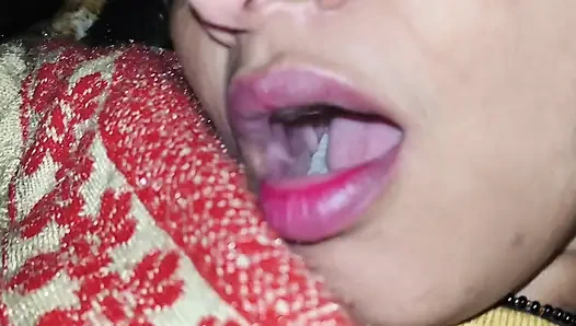 Adik tiri India yang masih muda dan romantis ingin menikmati seks pertamanya dengan saudara tirinya