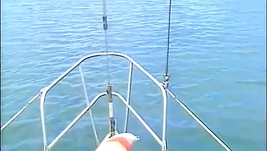 Блондинка пара сосет, лижет на яхте