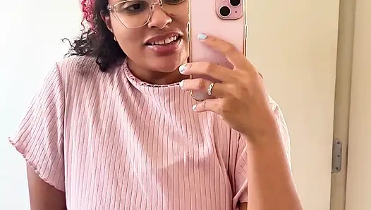 Tombul kız doğal osuruk derlemesi aptal yüzler göz yuvarlıyor ve gülüyor