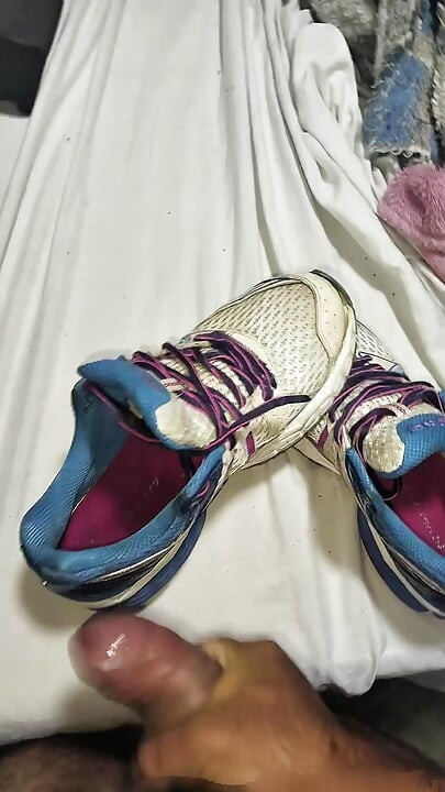 Asics fucking and cum inside