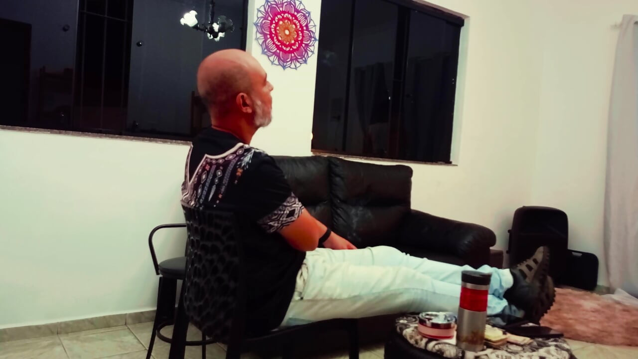 Dindar evli kadının tefeciye borcu vardı.