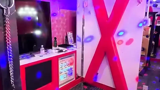 Experience a simulated SM play session with an 18-year-old!