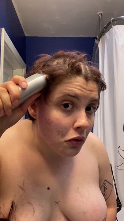 Detik ikonik dari "pelacur tanpa rambut - Kepala Fetish Amatur Adama Daat dan Brow Shave"