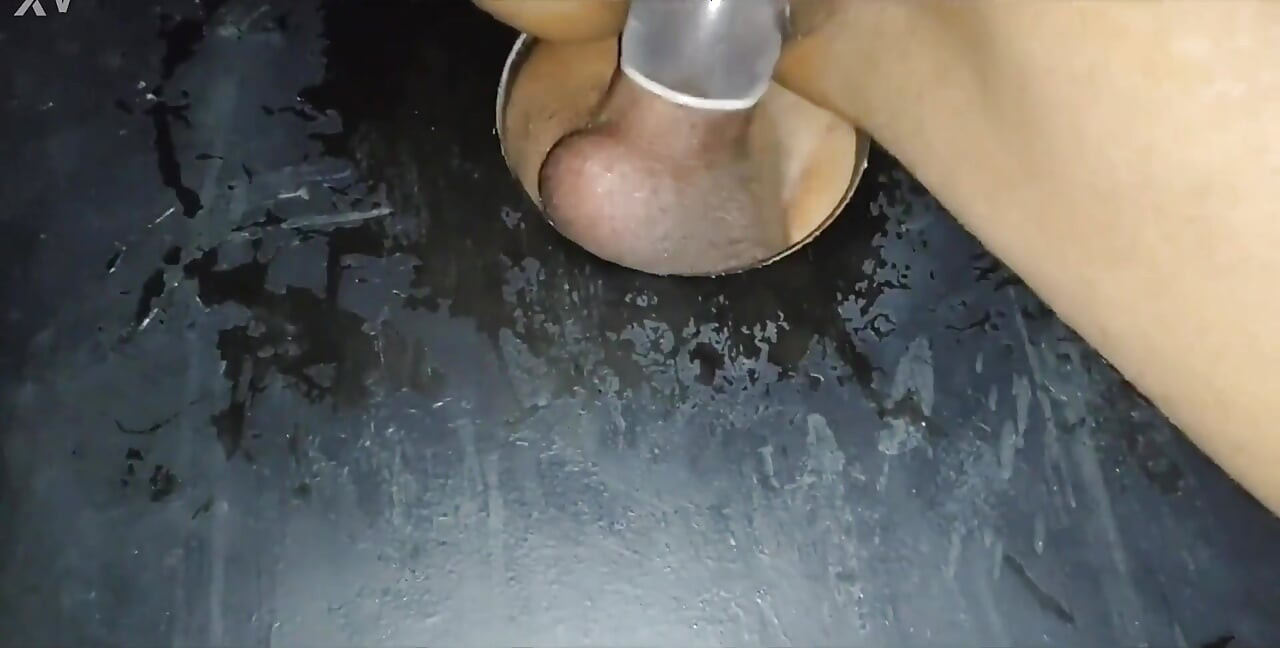 Eu amo chupar pau preto no Gloryhole, eu fiquei tão excitada que eu até dei minha bunda a ele!